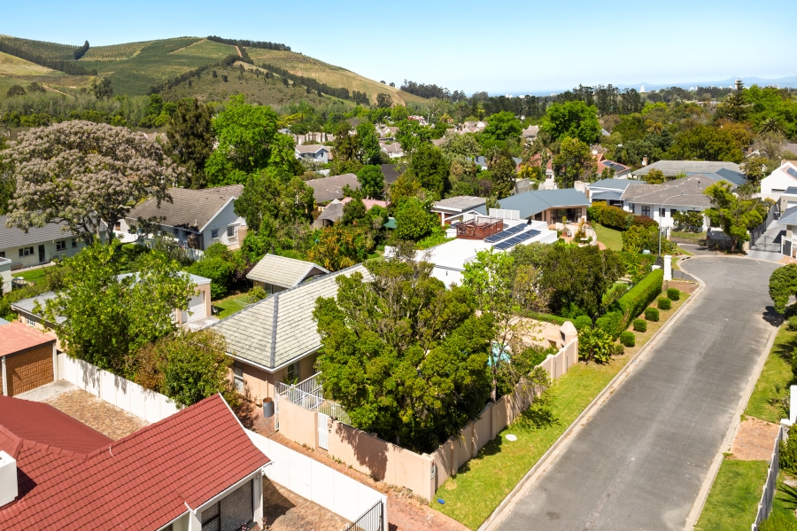 4 Bedroom Property for Sale in Morningside Western Cape